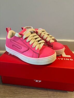 Girls Bright Pink Lace-Up Low-Top Sneakers